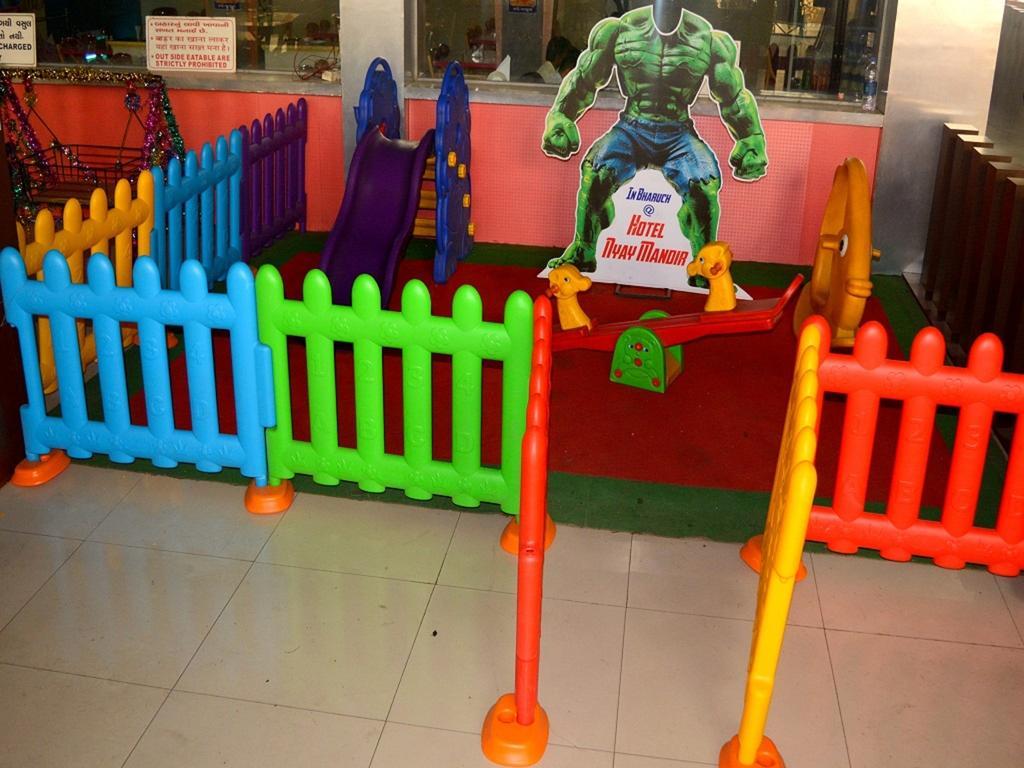 Hotel Nyay Mandir Bharuch エクステリア 写真